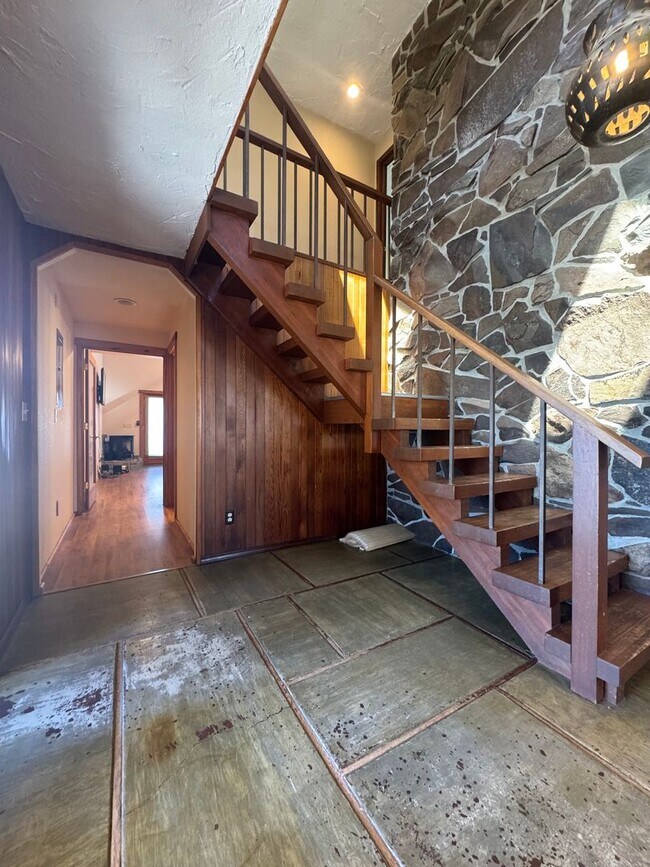 Building Photo - Idyllic 3bd, 2ba Retreat with Loft on 2+ A...
