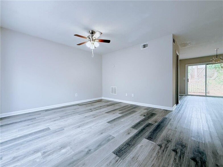 Building Photo - 1449 Springleaf Cir SE