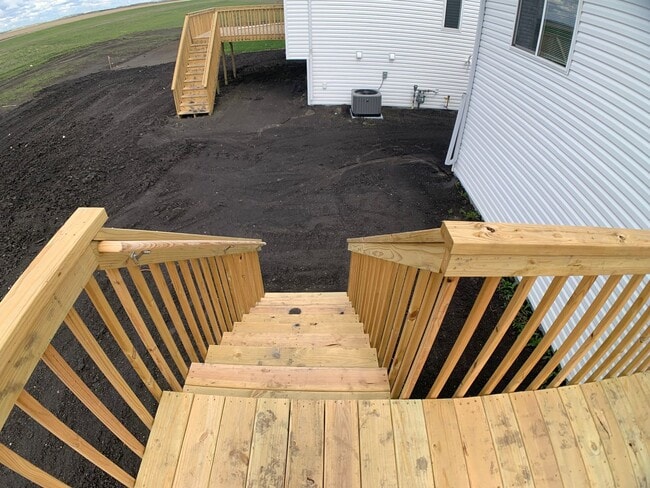 Building Photo - 3 Bed 3 Bath Single Family Home