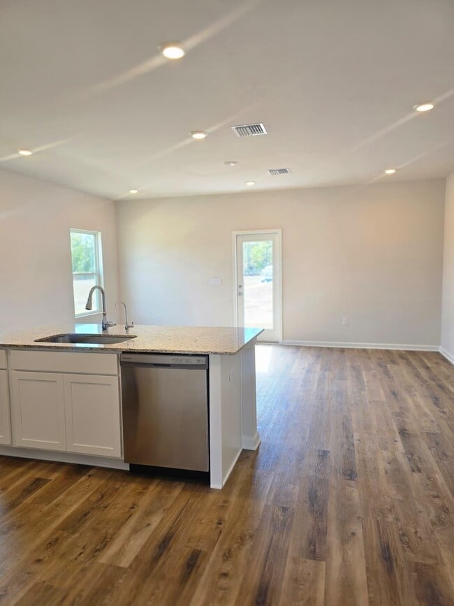 Building Photo - 190 Turpentine Dr