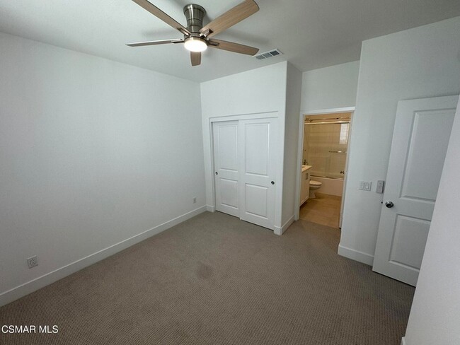 Building Photo - 701 Edward Scholle Dr