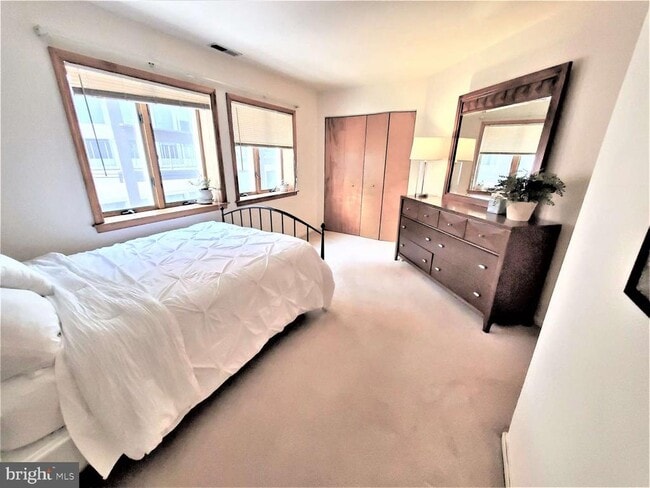 Building Photo - 8 Rex Ave