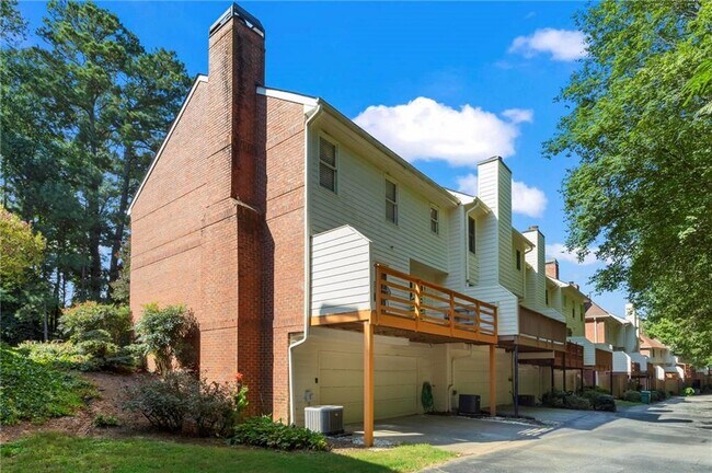 Building Photo - 28 Huntington Pl Dr