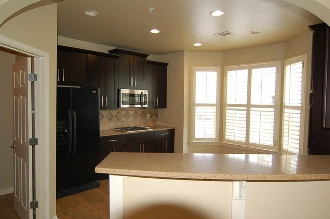 Building Photo - 3327 Castleberry Village Dr
