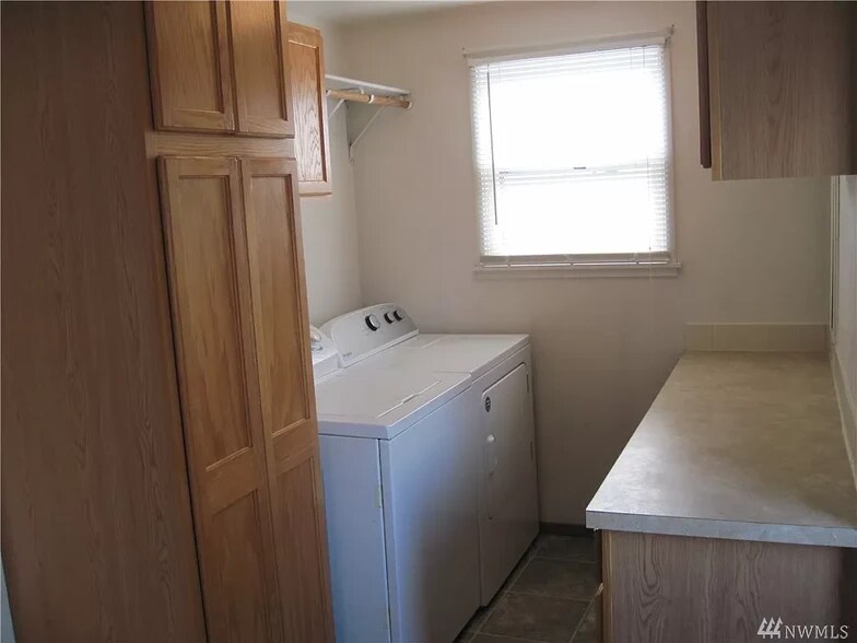 Laundry Room - 420 N Mattson Dr