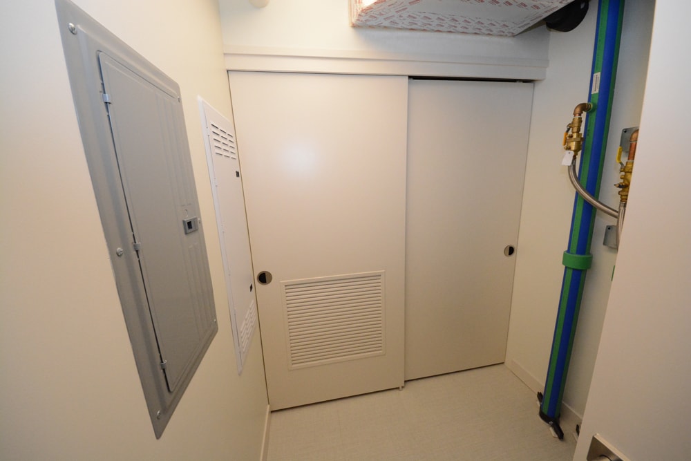 Building Photo - 888 Kapiolani Blvd