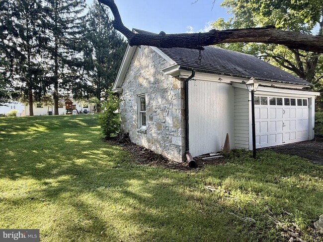Building Photo - 135 Fort Loudon Rd