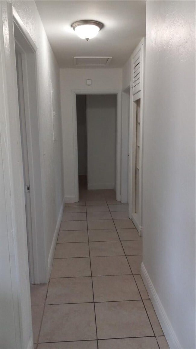 Building Photo - 330 NW 38th St