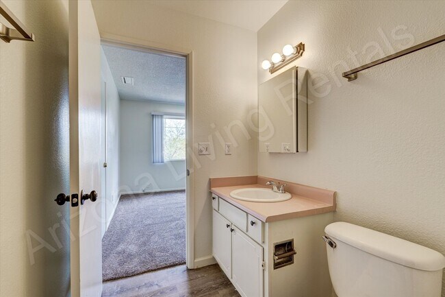 Building Photo - SAND870