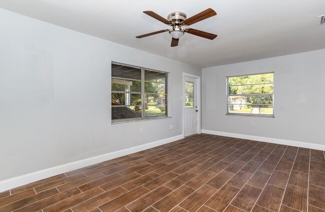 Building Photo - PRICE REDUCTION!!!!!!Very Cute Two Bedroom Single Family Home - Now Available