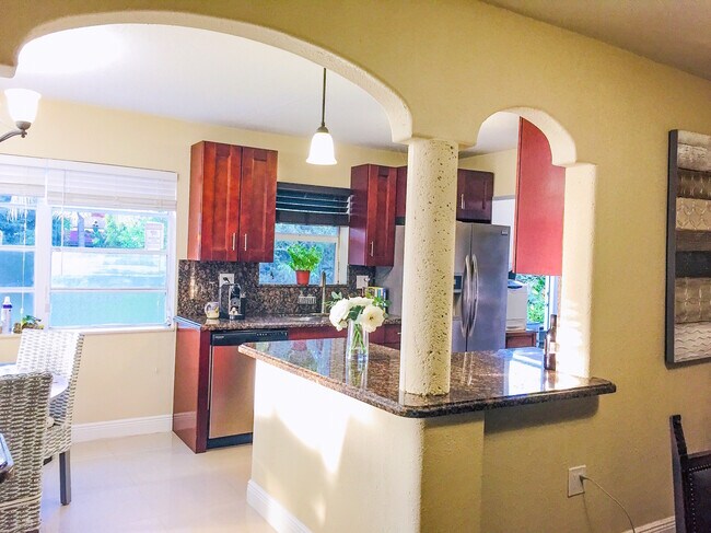 Building Photo - 2932 SW 12th St