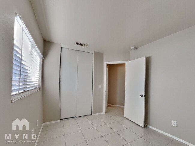 Building Photo - 12459 N Pablo St