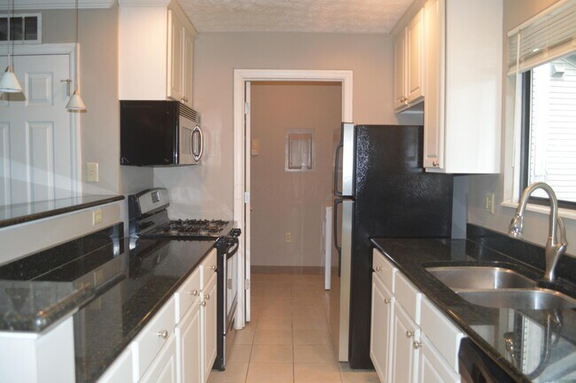 Building Photo - 2744 Greystone Dr