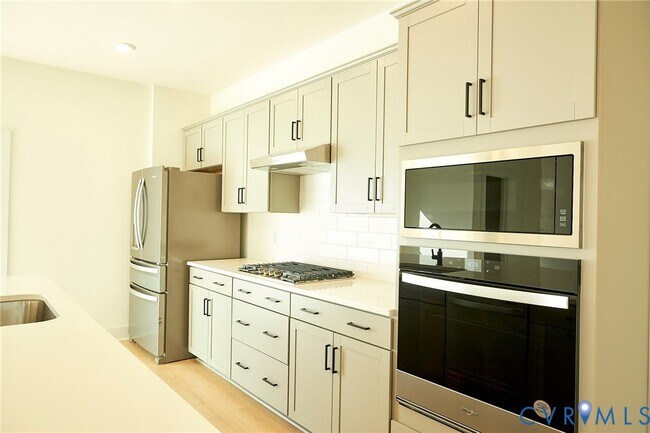 Building Photo - 15337 Sunray Wy