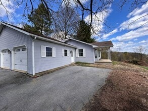 Building Photo - Spacious Ranch Home For Rent In Lititz