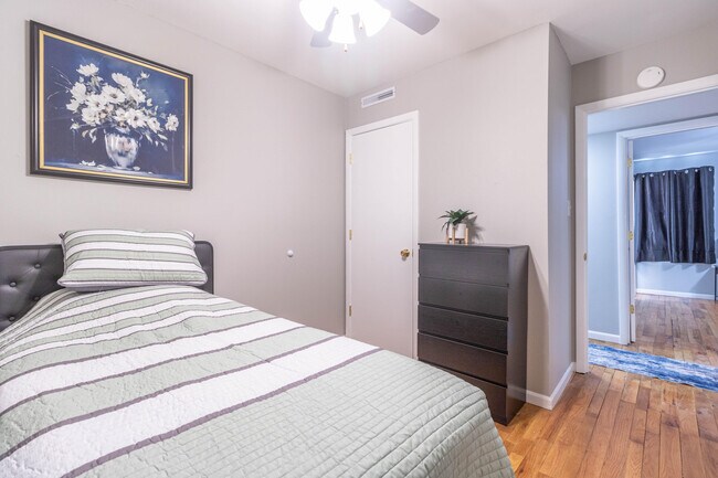 Building Photo - 210 W El Cortez Dr