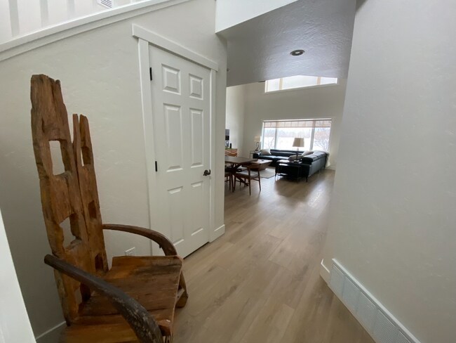 Building Photo - 2048 Marina Ct