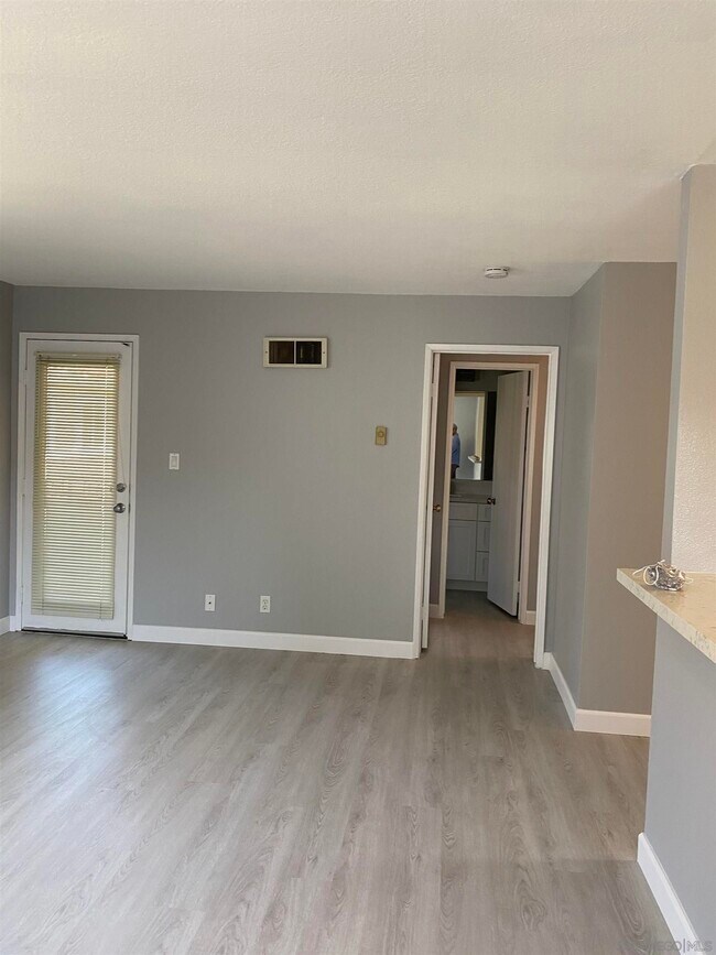 Building Photo - 7565 Charmant Dr