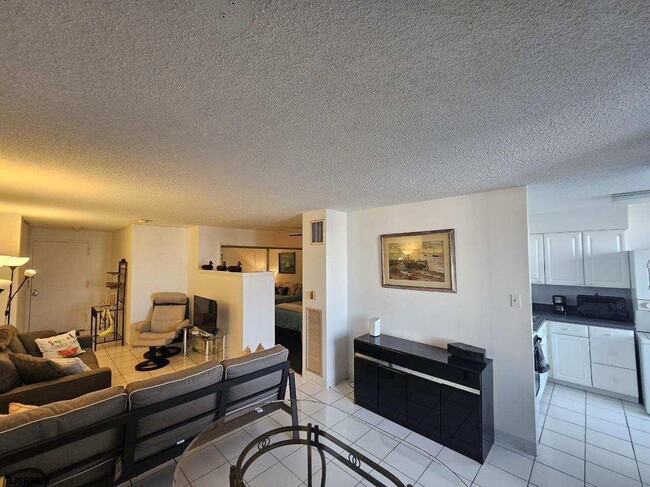 Building Photo - 111 S 16th Ave