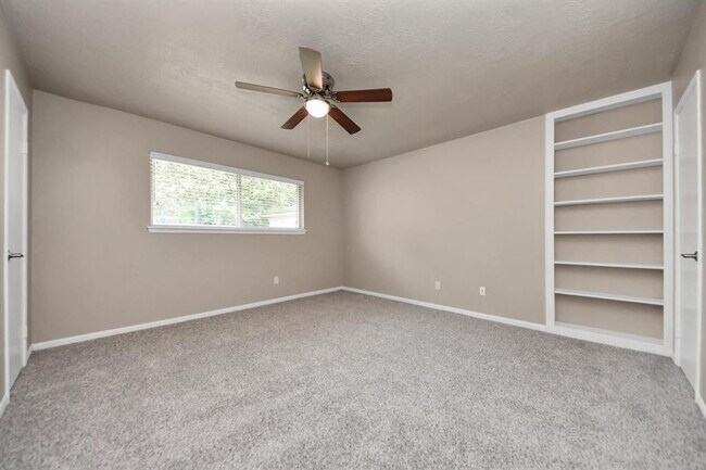 Building Photo - 23223 Canyon Lake Dr