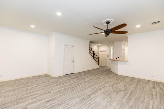 Building Photo - 160 Village Blvd