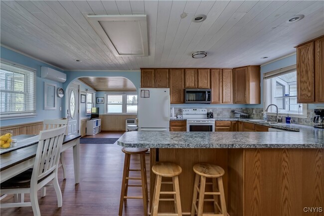 Building Photo - 216 Frontenac Blvd