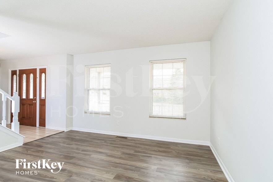 Building Photo - 3359 Woodside Dr