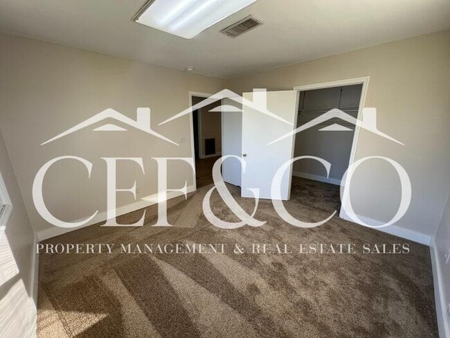 Building Photo - Adorably renovated 3 bedroom now available in Woodruff!