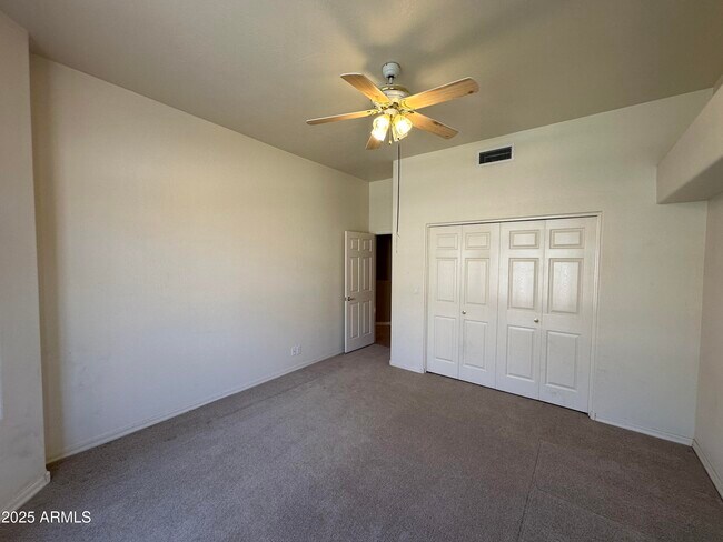 Building Photo - 2053 E Clubhouse Dr