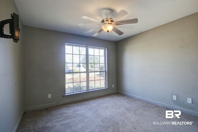 Building Photo - 200 Hawthorne Cir