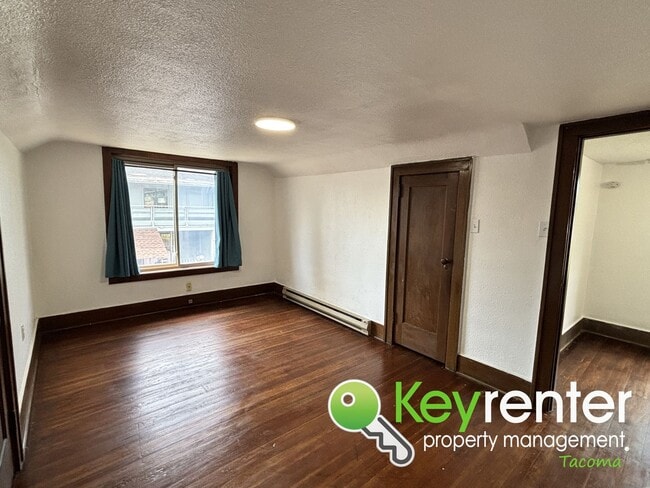 Building Photo - Character and Comfort in Tacoma, Spacious ...