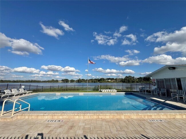 Building Photo - 1550 11th St NE