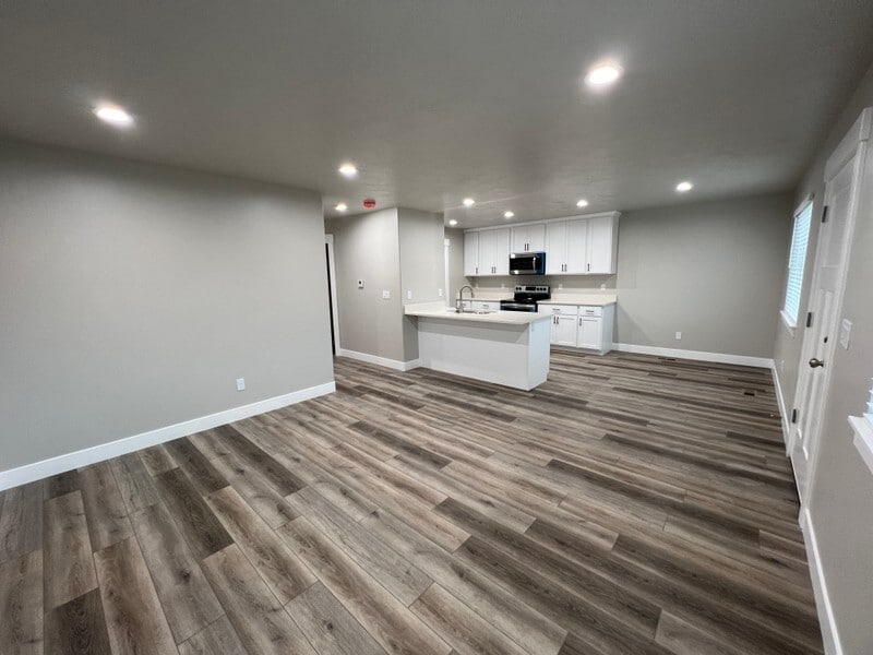 Building Photo - 447 E 625 S