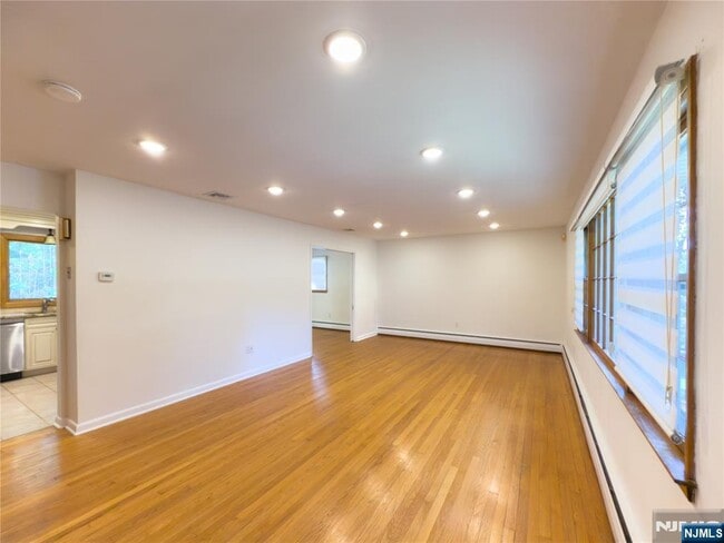 Building Photo - 19 Dearborn Dr