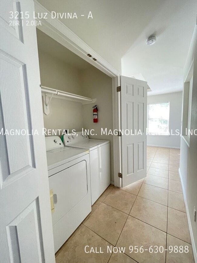 Building Photo - 3215 Luz Divina St