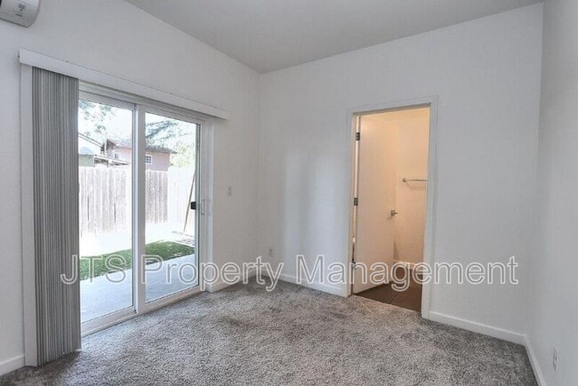 Building Photo - 396 Midstream Ln