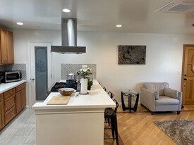 Building Photo - 2851 Casitas Ave
