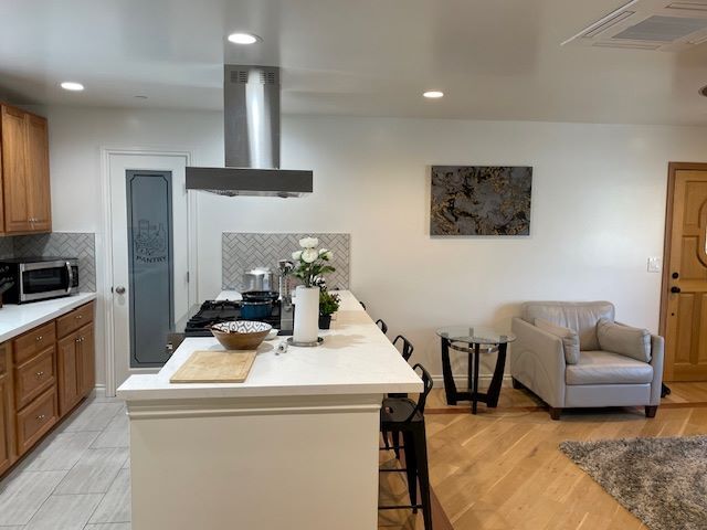 Building Photo - 2851 Casitas Ave