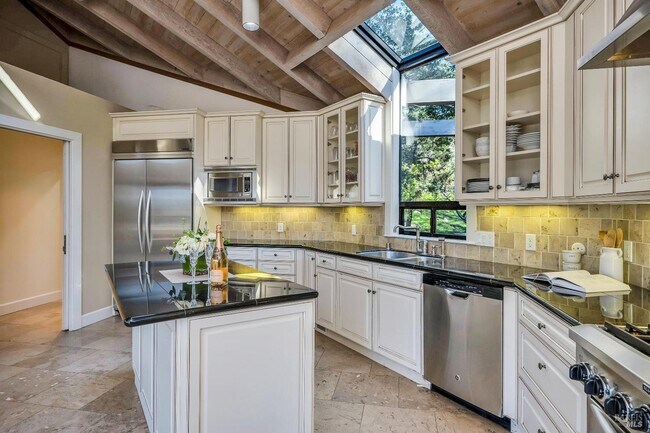 Building Photo - 522 Meadowood Ln