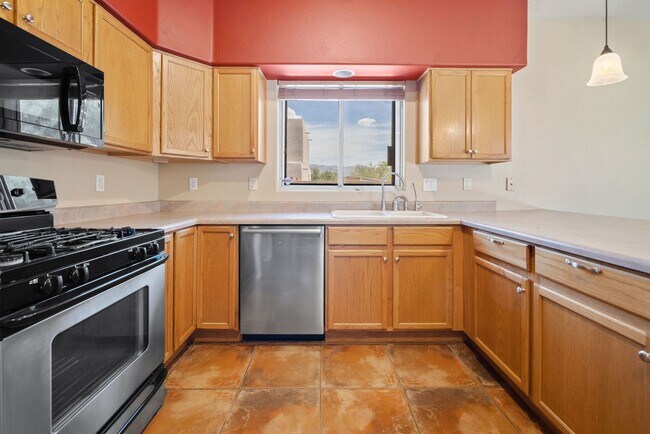 Building Photo - Santa Fe Home in Silverado Hills with Pool!
