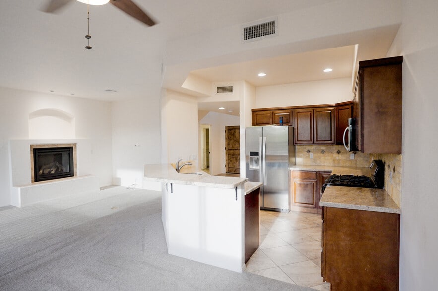 Kitchen - 1483 Vista Montana Rd