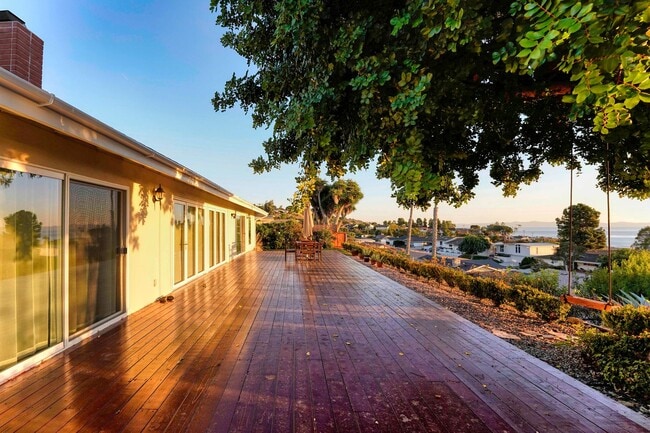 Building Photo - !! DESIRABLE 3 BEDROOM 3 BATHROOM LOCATED IN BEAUTIFUL RANCHO PALOS VERDES !!