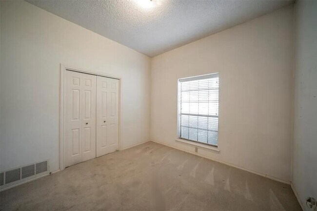 Building Photo - 2507 Radcliffe Dr