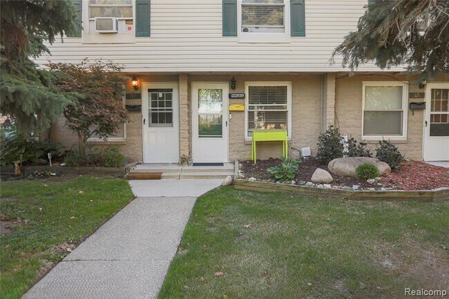 Building Photo - 119 Floral Ave