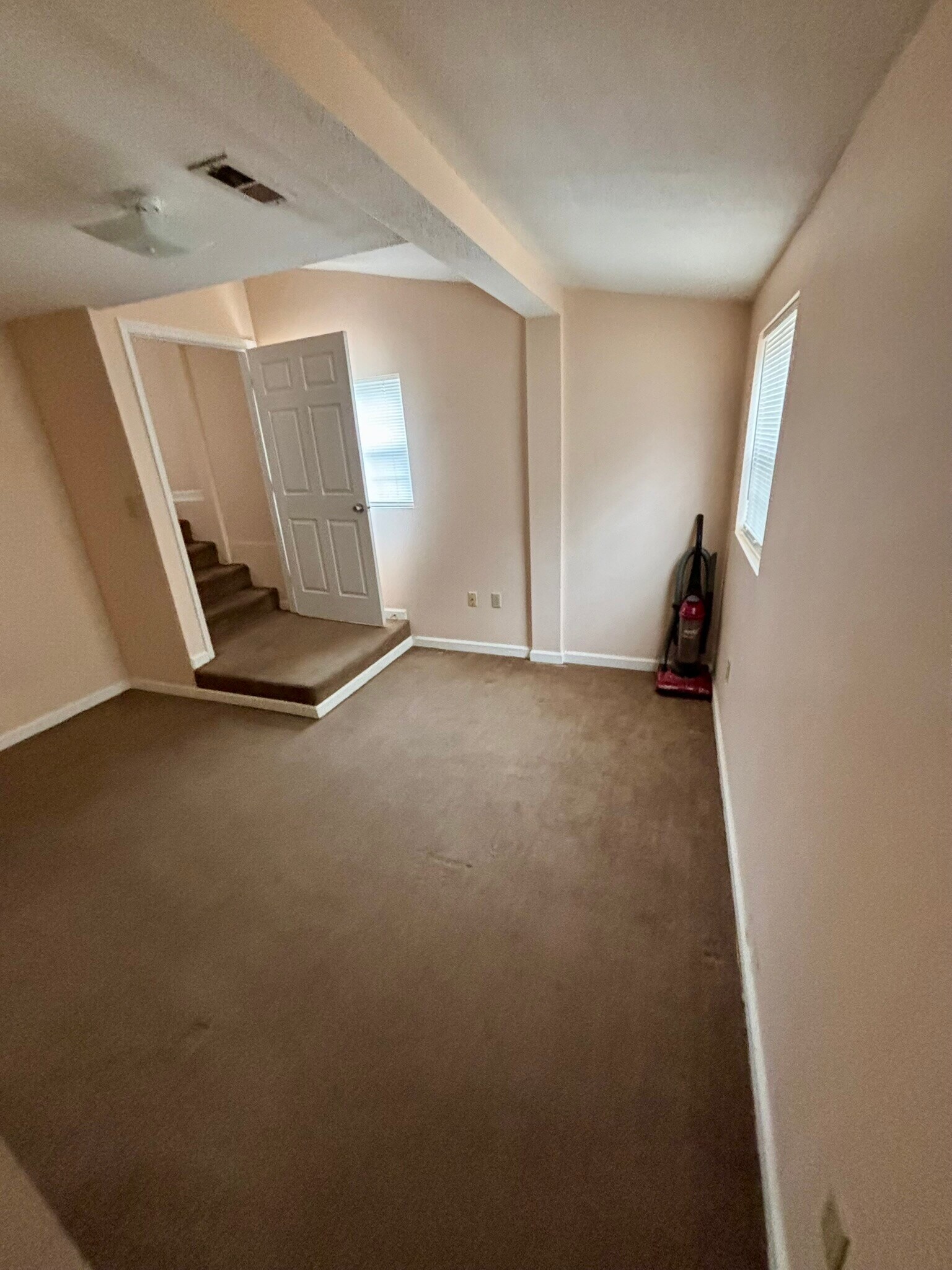 Building Photo - 1402 Grand Ave