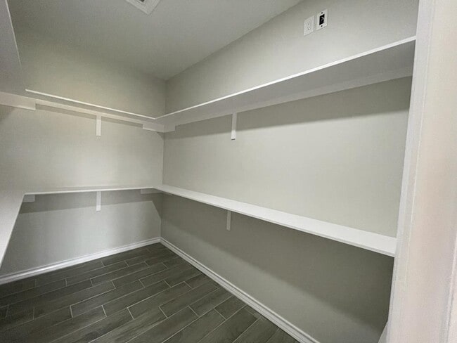 Building Photo - 2302 San Pascual St