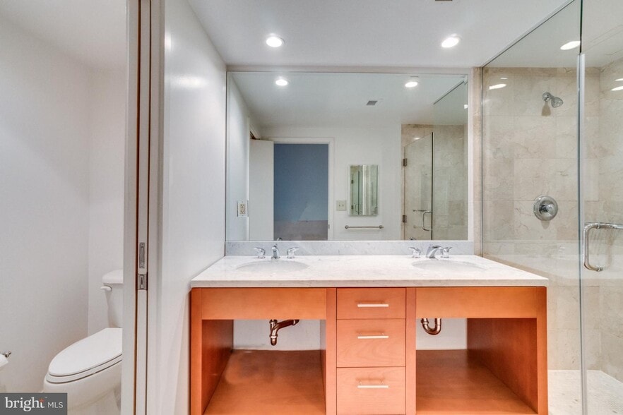 Building Photo - 912 F St NW Apt 901