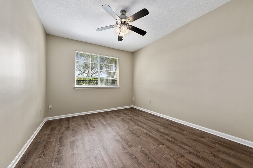 Building Photo - 9905 Baywinds Dr