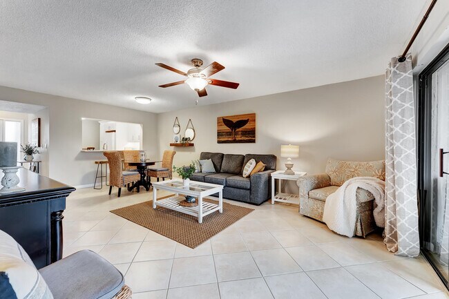 Building Photo - 30 Pelican Pointe Dr