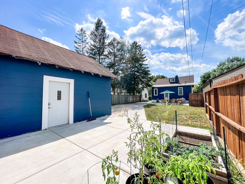 Building Photo - 3044 N 73rd St